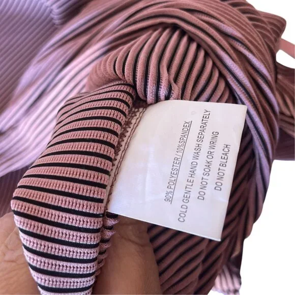 Saints + Secrets Twist Front Pleated Long Sleeve Cropped Top SZ M Pink Blush - Picture 10 of 11